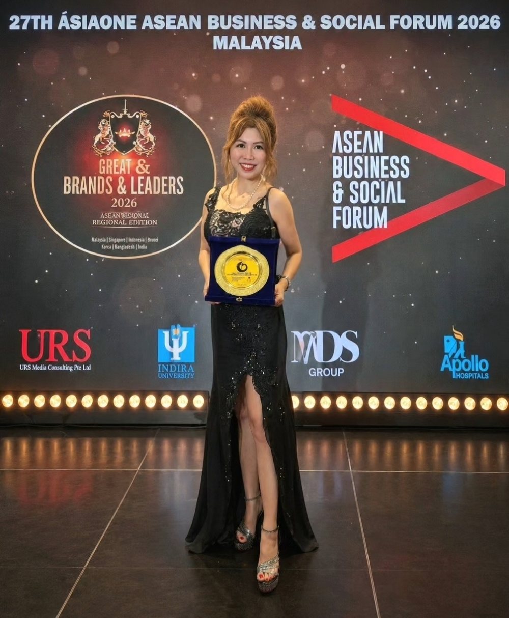 Celestia Faith Chong receiving the Black Swan Award at the 27th AsiaOne ASEAN Business & Social Forum 2026, Kuala Lumpur.